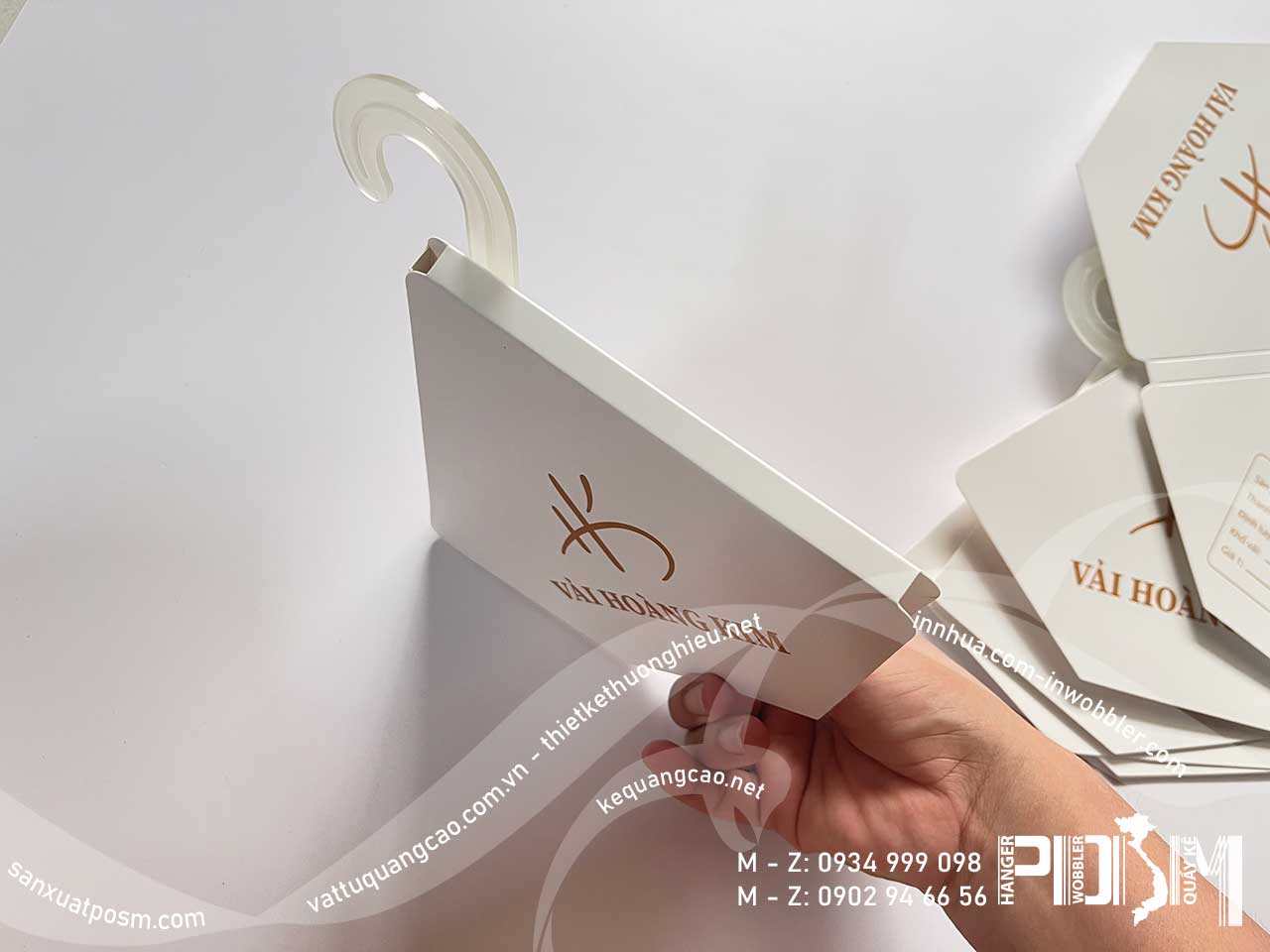 hanger mẫu vải vuông Móc treo mẫu vải hình hộp vuông treo vải nhẹ, vải silk, treo khăn ... - Ảnh 4
